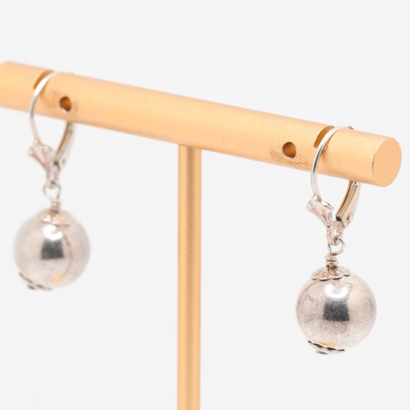 Vintage Sterling Silver Polished Ball Lever Back Earrings - Picture 7 of 7